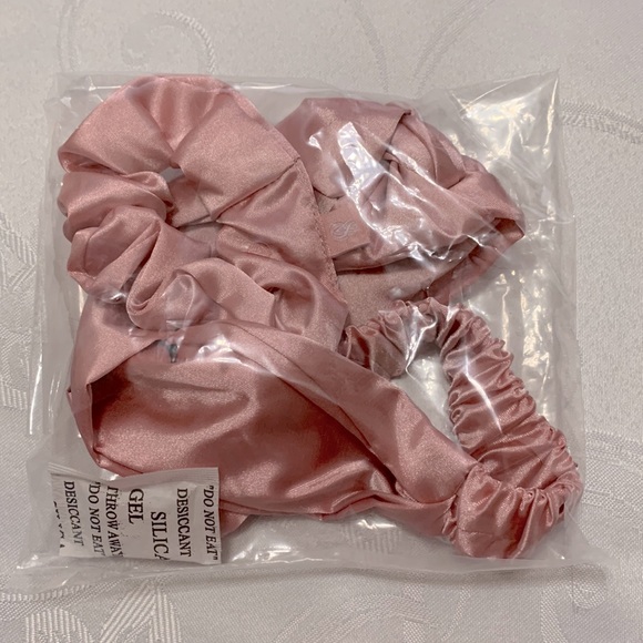 VS bandana and hair elastic - Picture 2 of 7